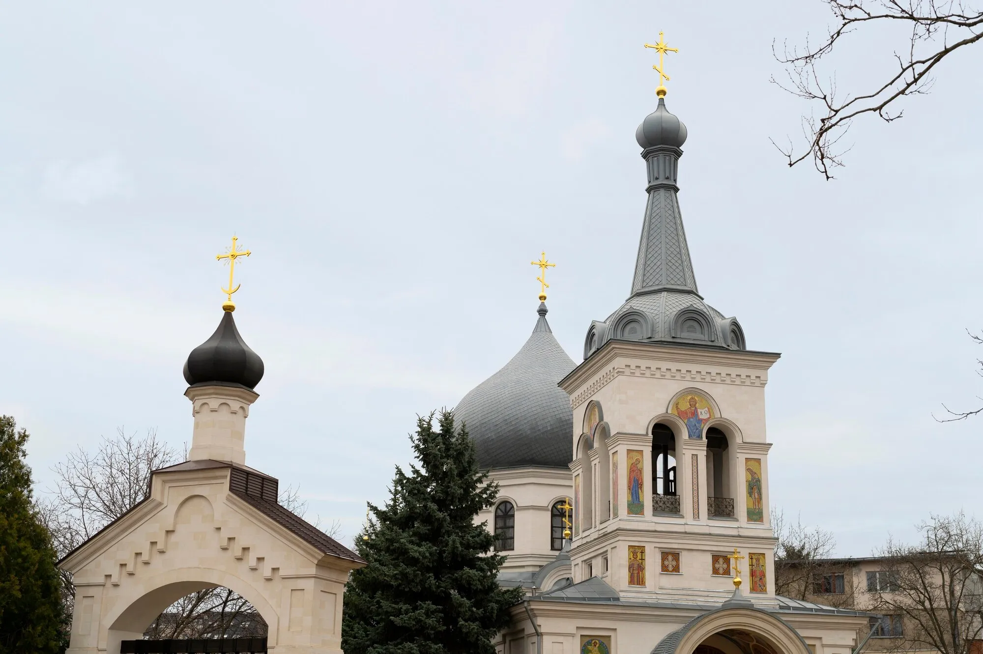 Богоборческий киевский режим недолго продержится после закона о запрете УПЦ, заявил эксперт