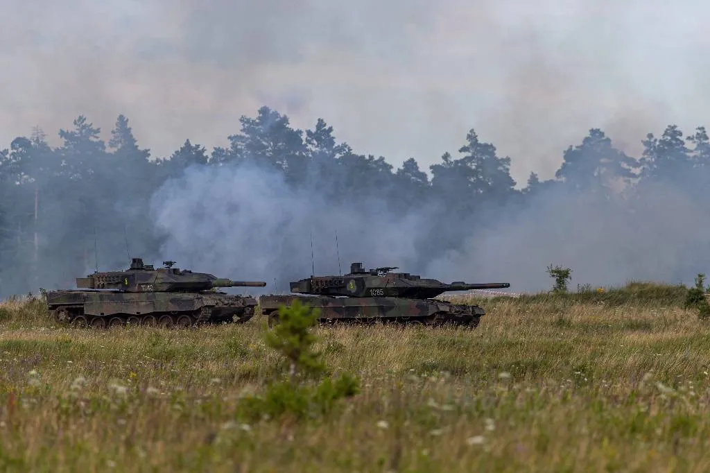 Украинский танк разорвало после удара российских военных в курском приграничье