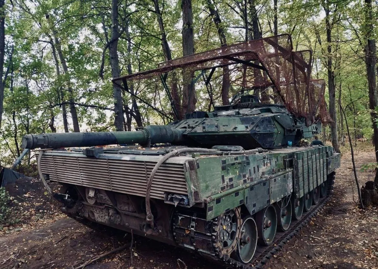 Шведский танк Strv 122 с советской защитой «Контакт» замечен в зоне СВО