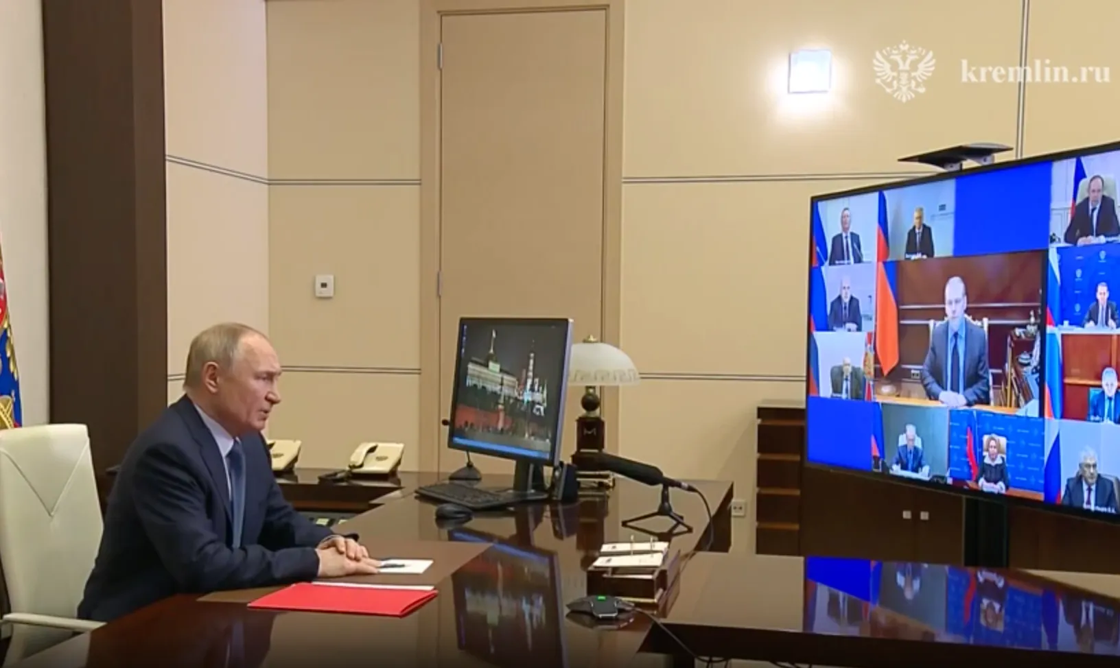 Путин провёл оперативное совещание с членами Совбеза РФ