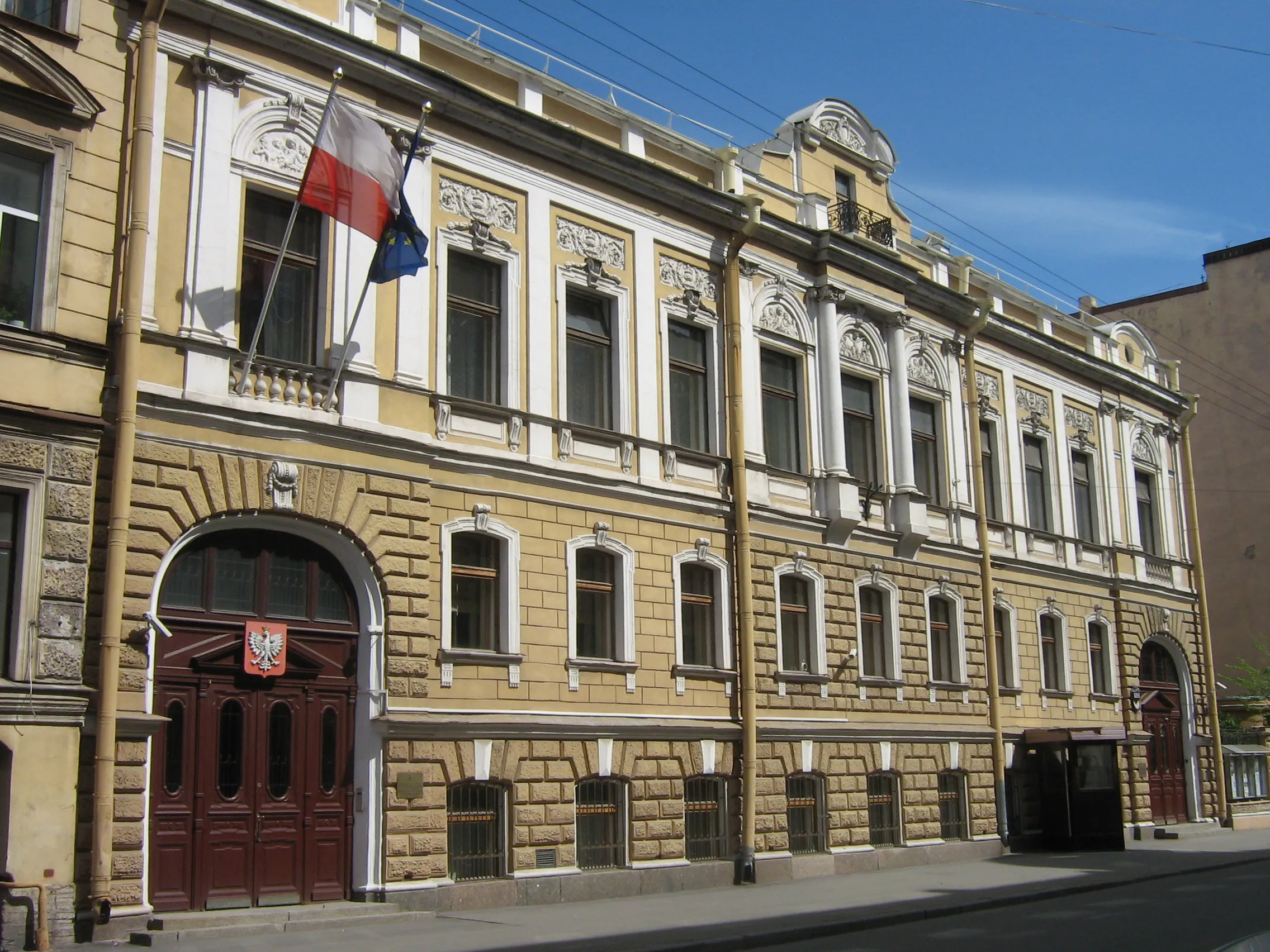 Россия закрывает Генконсульство Польши в Петербурге и выдворяет трёх дипломатов