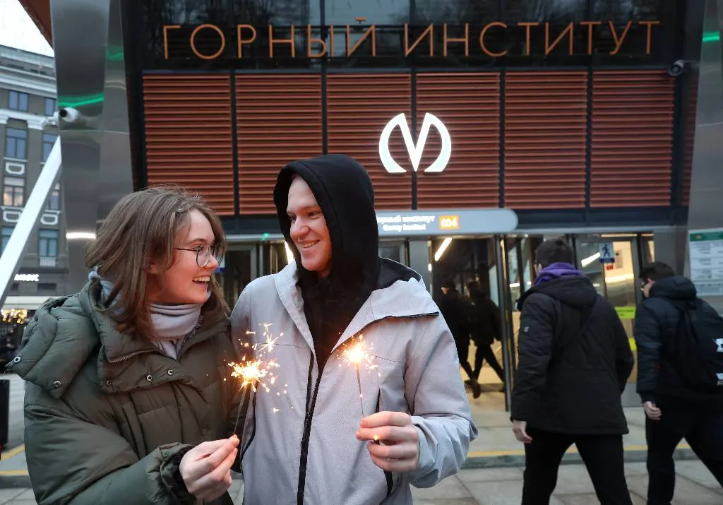 В Санкт-Петербурге открылась новая станция метро Горный институт