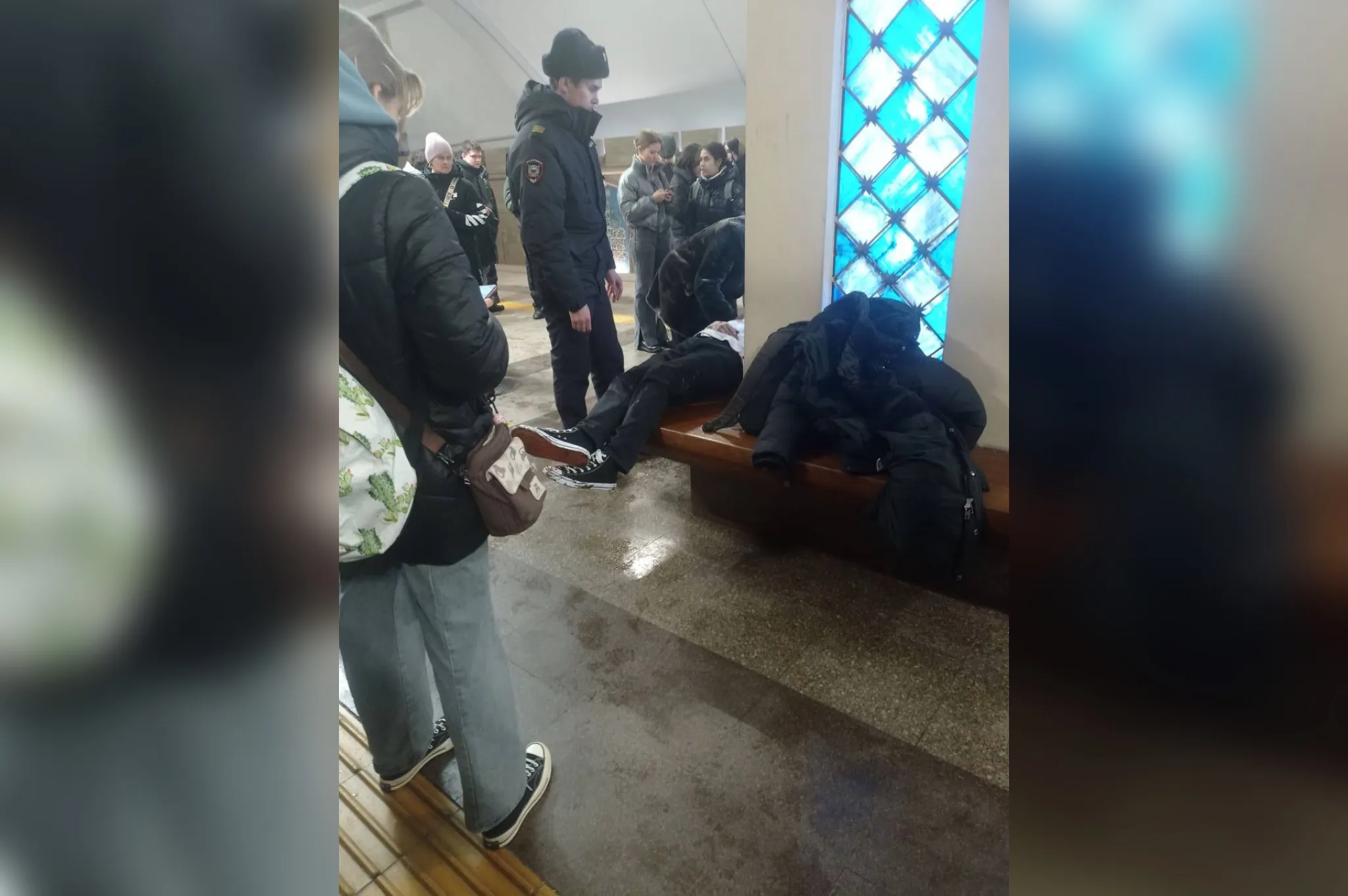 В Казани подросток соскользнул под поезд в метро прямо перед составом