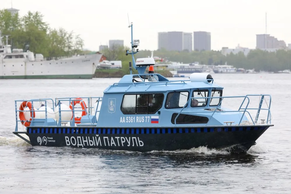 Двое полицейских искупались в Москве-реке из-за перевернувшегося катера