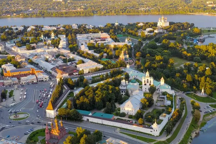 Ждал медведей на улице и водку из крана: Американец рассказал, что его больше всего удивило в России