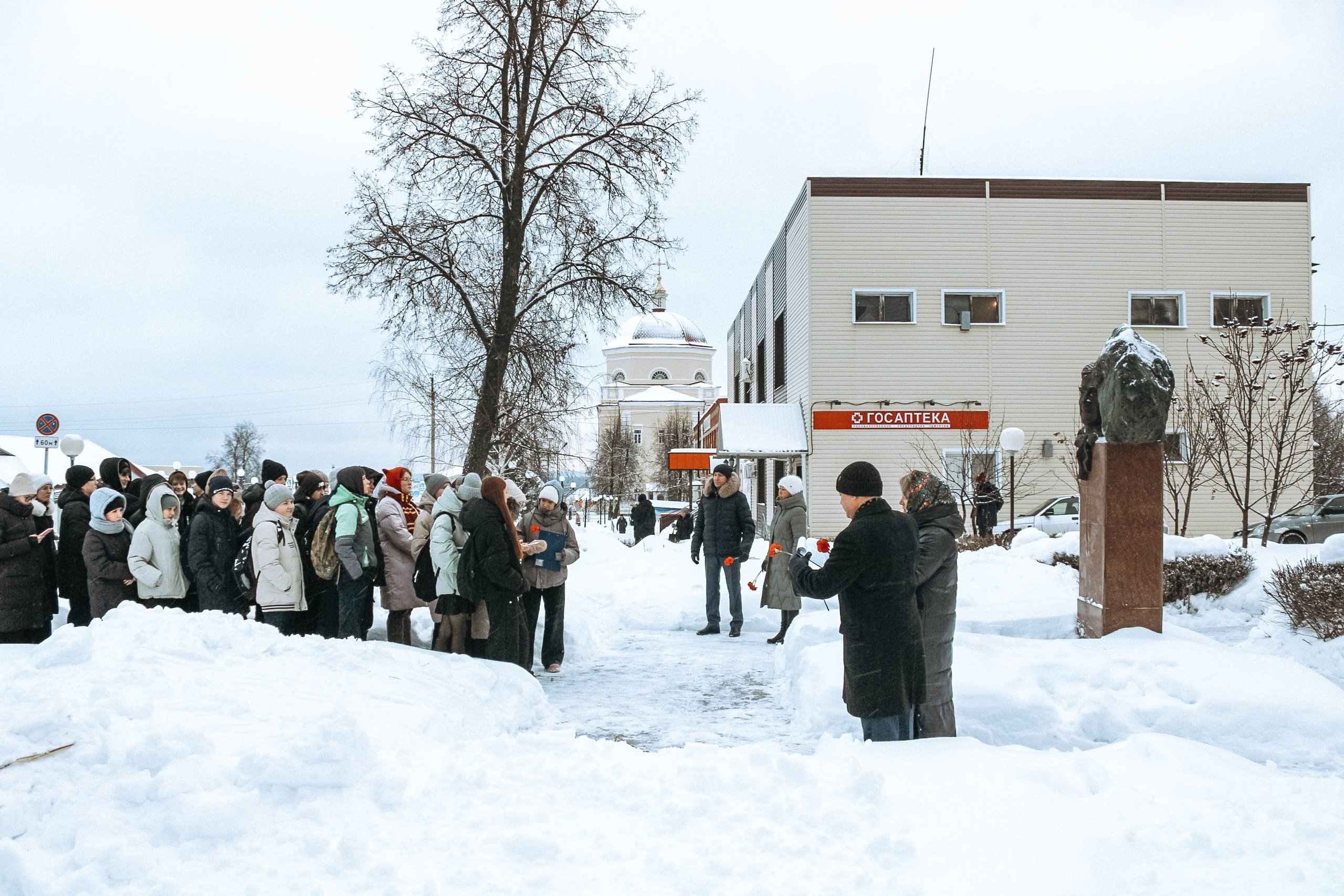 Жители Вавожа вышли на митинг в честь дня рождения писателя Кузебая Герда